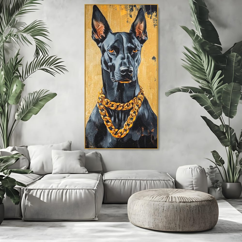 Tablou canvas cu tablou canvas cu doberman negru, in rama de aluminiu auriu, pe perete intr-un living